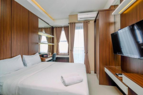 Comfortable and Modern Studio Transpark Cibubur Apartment By Travelio